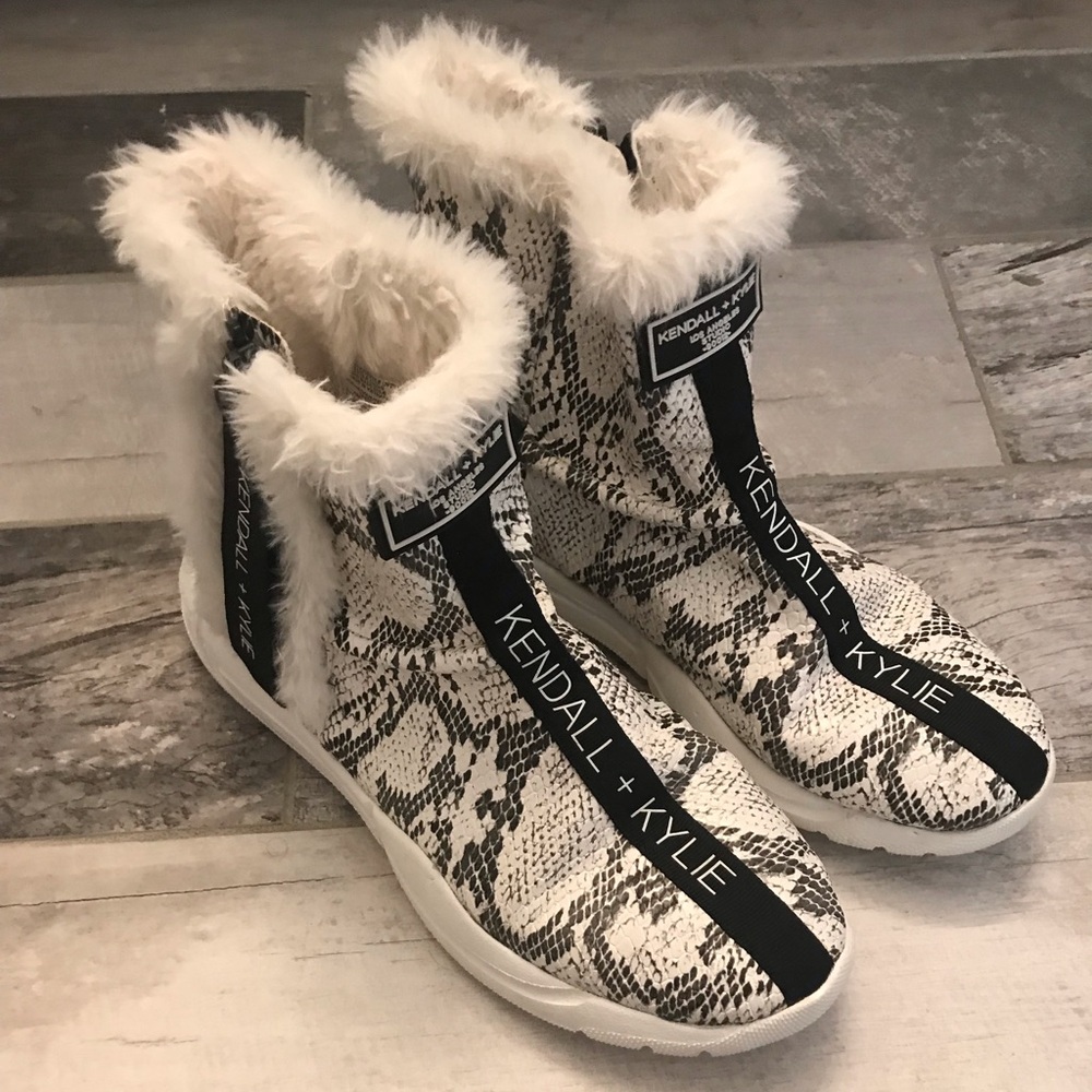 Kendall & Kylie Snake Print Ankle Boots Size 9